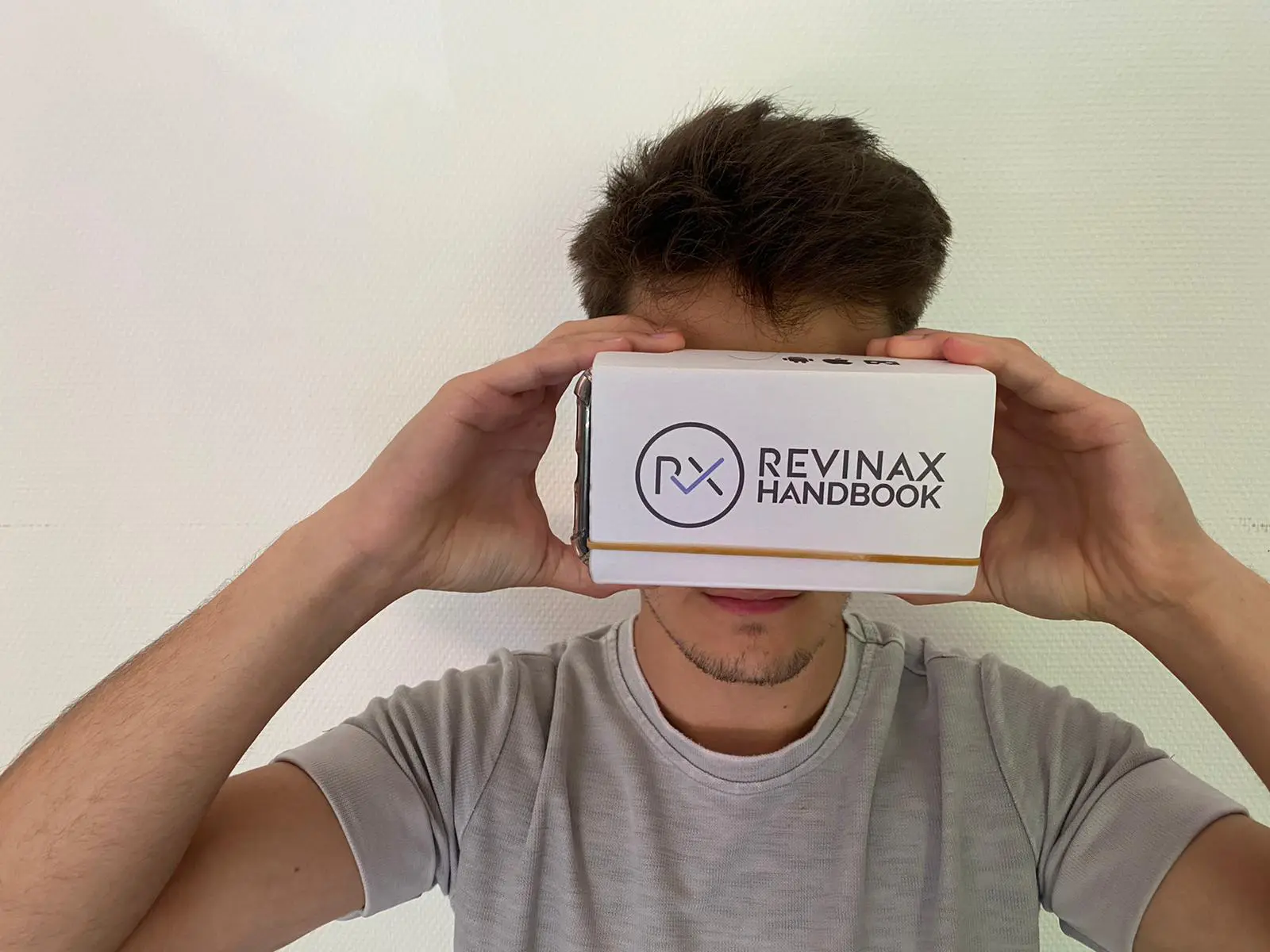 Le Carboard Revinax tilisable avec de nombreux Smartphones