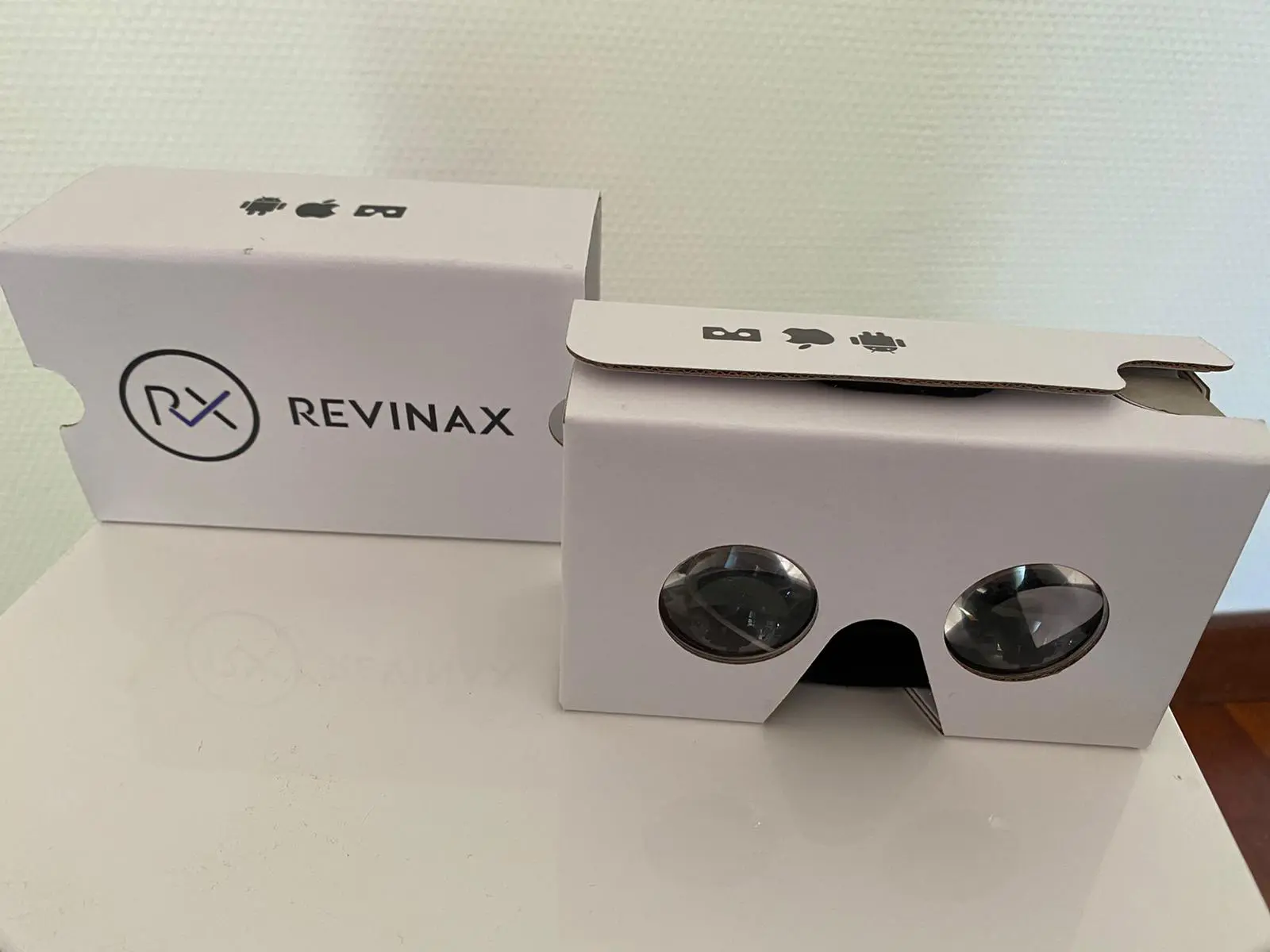 Le Carboard Revinax transforme votre Smartphone en casque VR recyclable
